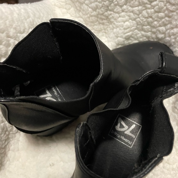 DIRTY LAUNDRY CHELSEA BOOTIES - Picture 5 of 5
